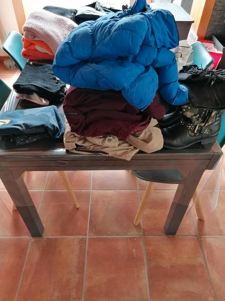 Lot vêtements et chaussures femme (85 pièces), Vêtements | Femmes, Packs de vêtements pour femmes, Comme neuf, Enlèvement
