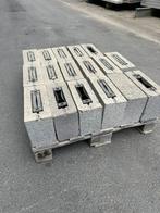 Set technische betonblokken met geïntegreerde dozen, Ophalen, Zo goed als nieuw