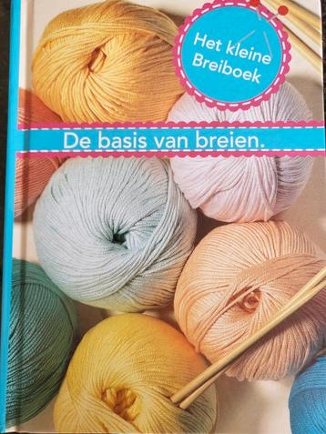 Het kleine breiboek beschikbaar voor biedingen