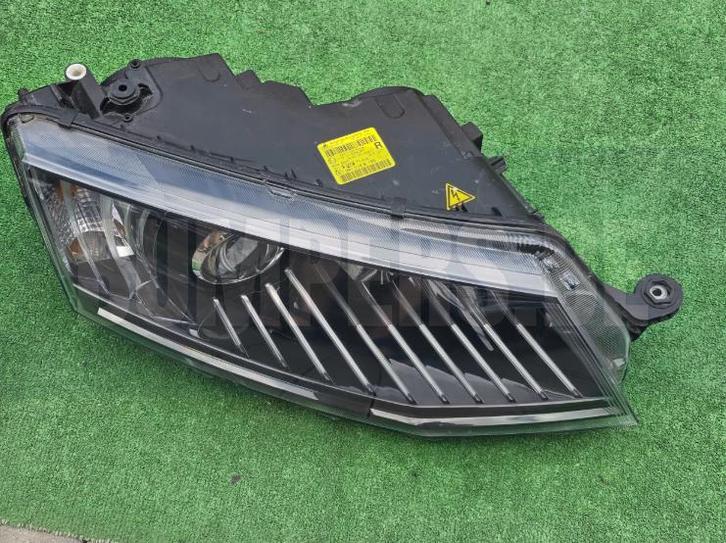 Koplamp SKODA OCTAVIA 3 III 5E1 BI-XENON TURNING FRONT LAMP, Auto-onderdelen, Verlichting, Gebruikt, 6 maanden garantie, Ophalen of Verzenden