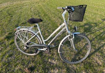 Damesfiets beschikbaar voor biedingen