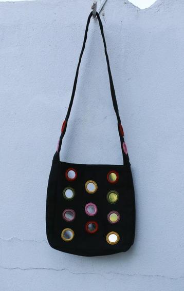 Leuke originele tas met kleine spiegeltjes beschikbaar voor biedingen