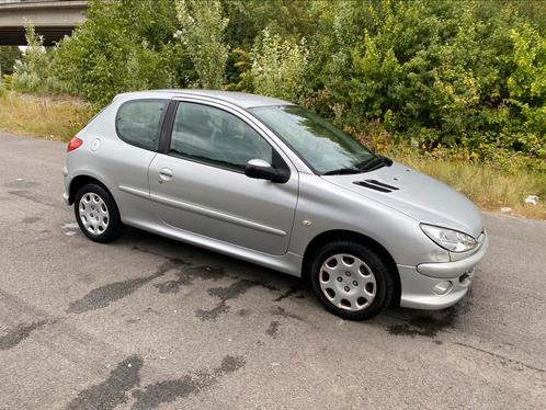 Peugeot 206 1.4 benzine airco gekeurd 1800€, Auto's, Peugeot, Particulier, ABS, Airbags, Airconditioning, Centrale vergrendeling