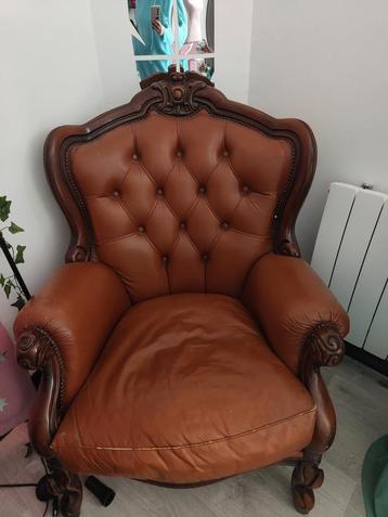 Deux fauteuils Chesterfield 