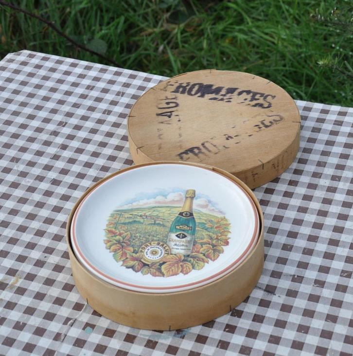 6 assiettes a fromage, Maison & Meubles, Cuisine | Vaisselle, Comme neuf, Assiettes(s), Céramique, Enlèvement ou Envoi