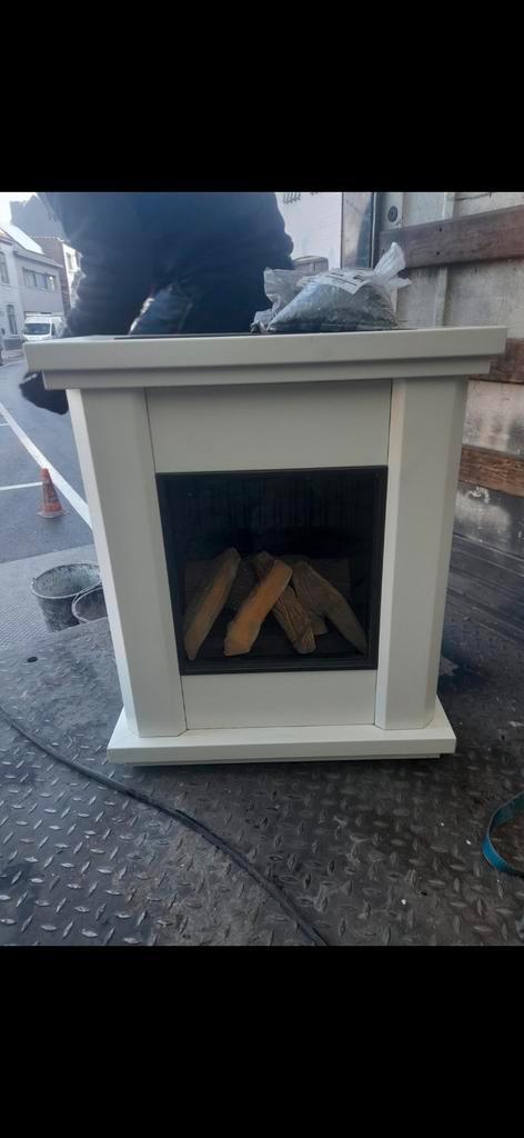 Gaskachel A6 , 6kw met houtblokken en vermiculiet, Huis en Inrichting, Kachels, Zo goed als nieuw, Gaskachel, Ophalen