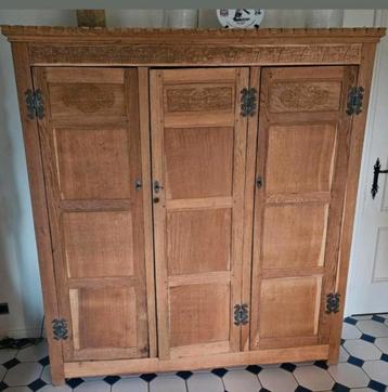 Kast beschikbaar voor biedingen