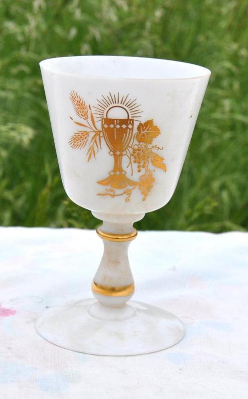 D calice souvenir de communion opaline (3), Verzamelen, Religie, Zo goed als nieuw, Christendom | Katholiek, Overige typen, Ophalen of Verzenden