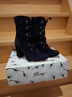elegante velours enkellaarsjes maat 38 gothic, Betty London, Zwart, Ophalen of Verzenden, Zo goed als nieuw