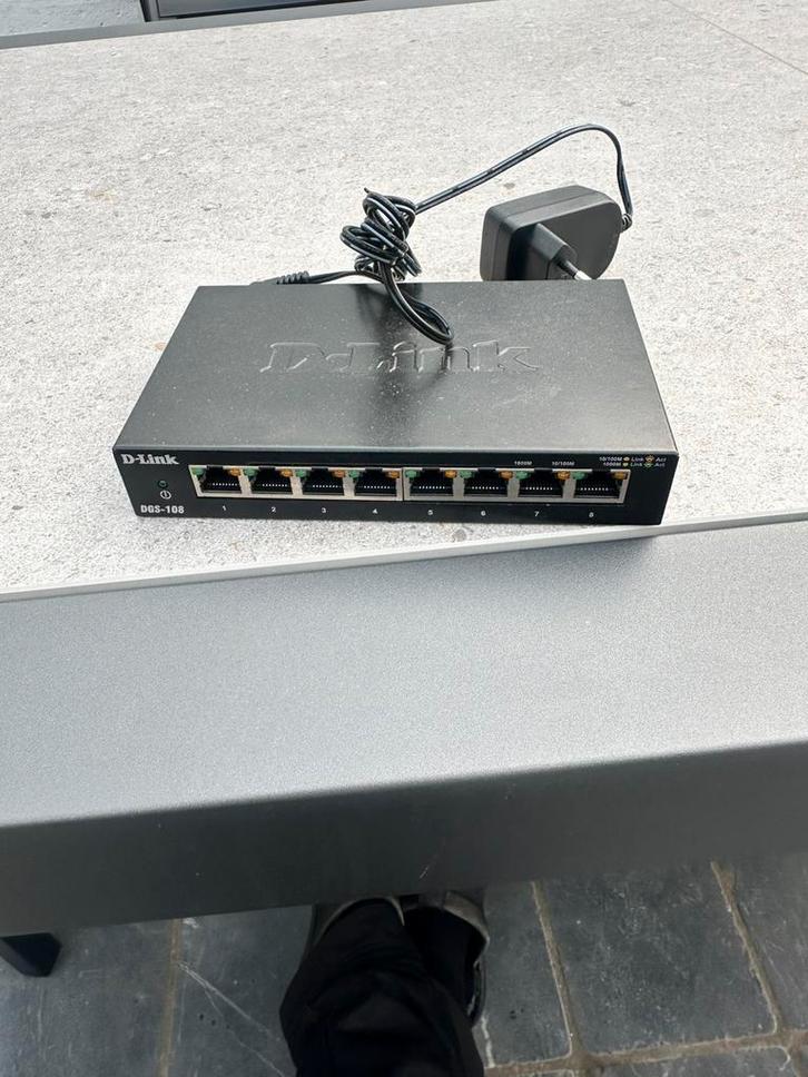 D-Link DGS 108 Switch - 8 poorten, Computers en Software, Netwerk switches, Zo goed als nieuw, Ophalen