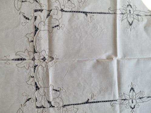 Nappe coton brodé, Huis en Inrichting, Tafelkleden, Zo goed als nieuw, Ophalen of Verzenden