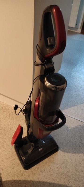 AEG steelstofzuiger met oplaadstation en accessoires  beschikbaar voor biedingen