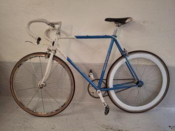 Racefiets beschikbaar voor biedingen