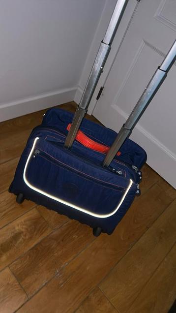 Cartable, avec deux plumier et sac de gym kipling., Moins de 35 cm, Comme neuf, Transformable en Sac à dos, Enlèvement