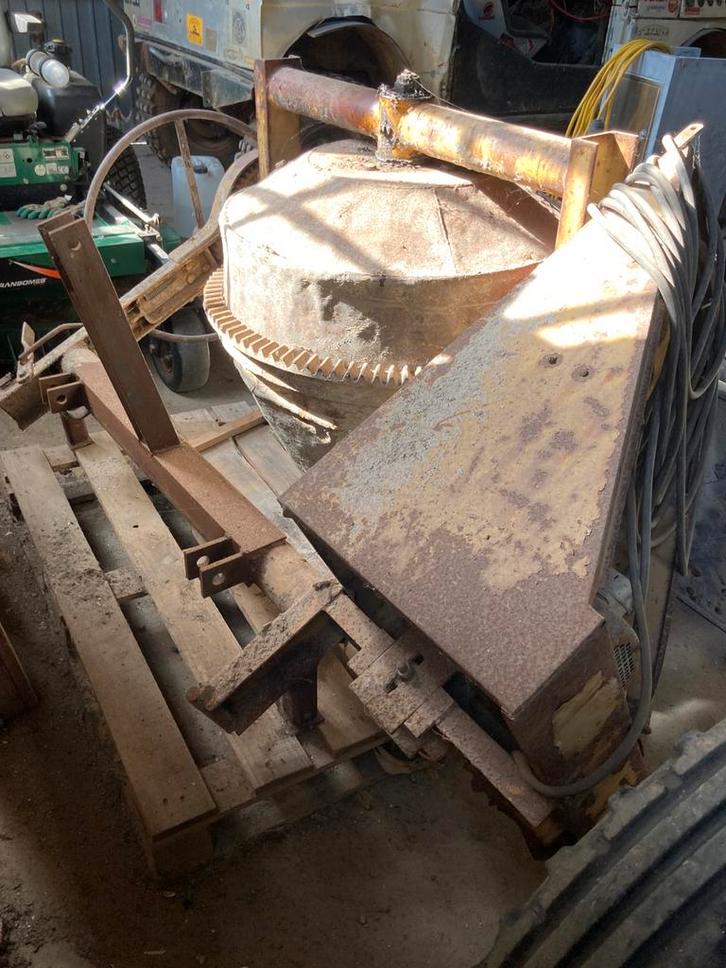 Grote beton molen aangepast voor aan de traktor, Doe-het-zelf en Bouw, Betonmolens, Gebruikt, Ophalen