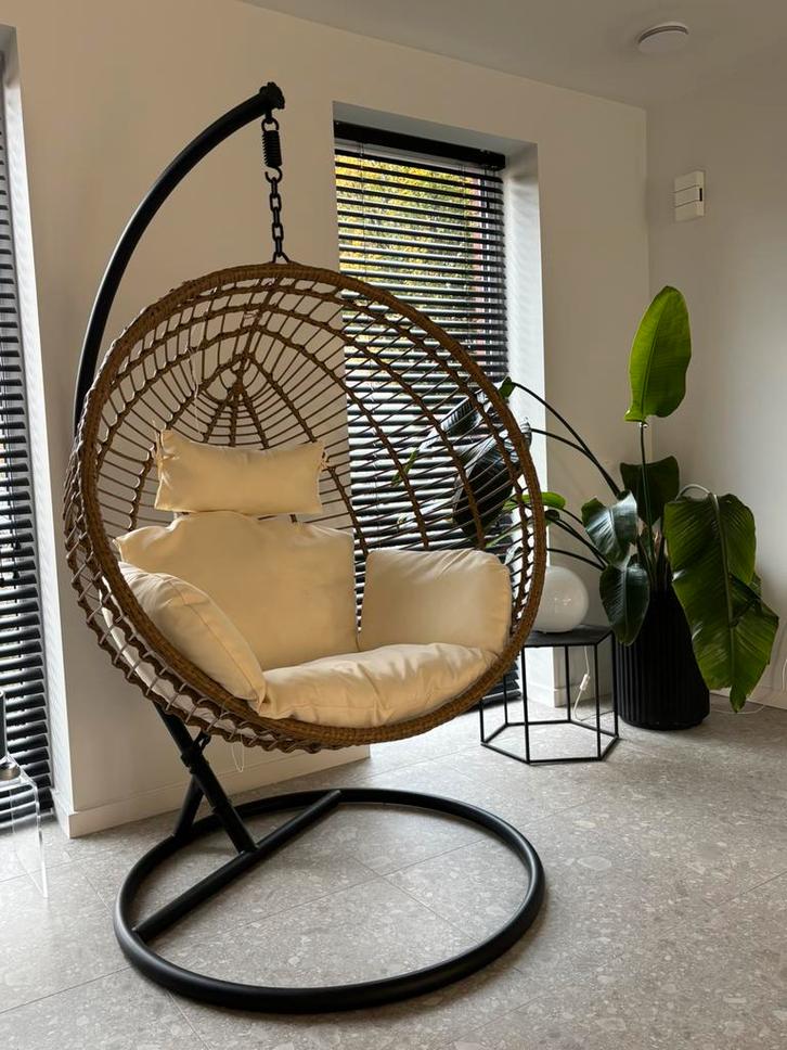 Hangstoel rotan met voet, Tuin en Terras, Hangmatten, Zo goed als nieuw, Met standaard, Binnen, Ophalen