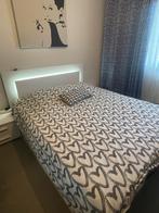 Lit 160x200 + 2 chevets + matelas + LED, Maison & Meubles, Enlèvement, Utilisé, 200 cm, Blanc