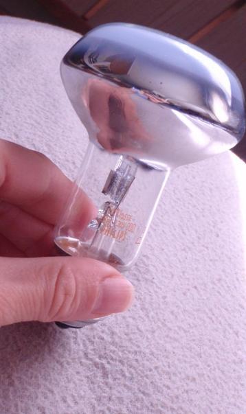 Gezocht : 4 werkende lampen Philips Eco Classic  30D - 28W beschikbaar voor biedingen