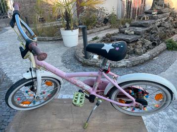 Roze met witte btwin meisjesfiets beschikbaar voor biedingen