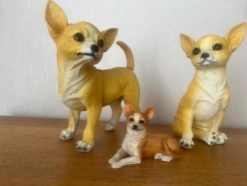 Trois chiens Chiwawa Réaliste, 2 en résine et 1 en albâtre, Verzamelen, Beelden en Beeldjes, Gebruikt, Dier, Ophalen of Verzenden