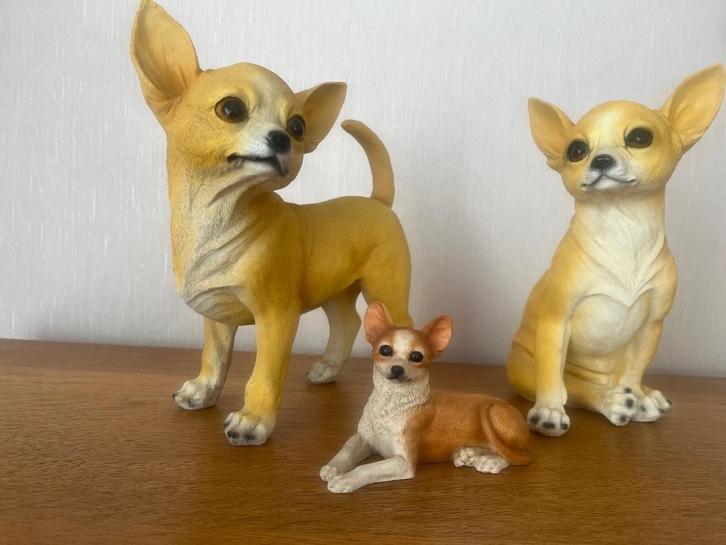 Trois chiens Chiwawa Réaliste, 2 en résine et 1 en albâtre, Collections, Statues & Figurines, Utilisé, Animal, Enlèvement ou Envoi