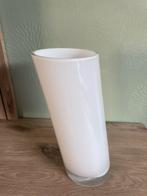 Vase original en opaline blanc lait, Enlèvement