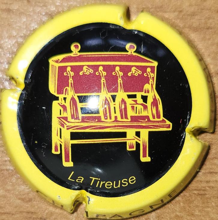 Capsule Champagne de VIGNERONS noir & jaune nr.727, Collections, Vins, Neuf, Champagne, France, Enlèvement ou Envoi