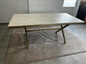 Table en bois type manguier et pieds en metal. beschikbaar voor biedingen