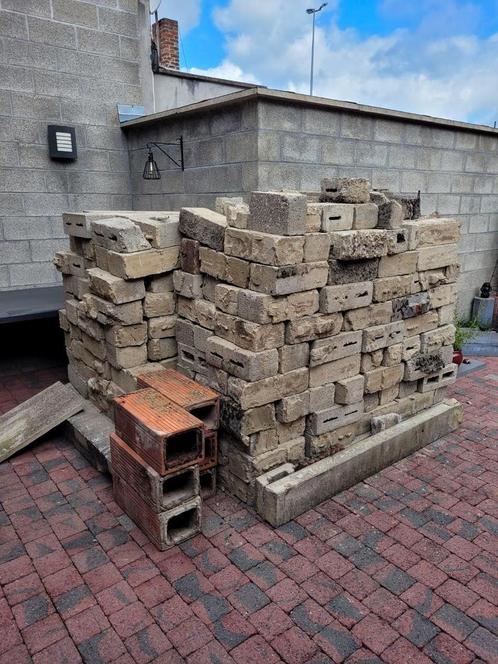 Blocs de béton utilisés à donner – Environ 300 pièces, Doe-het-zelf en Bouw, Metselstenen, Gebruikt, Beton, Ophalen