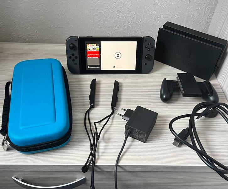 Nintendo Switch V2 Compleet, Games en Spelcomputers, Spelcomputers | Nintendo Switch, Gebruikt, Switch 2019 Upgrade, Met 2 controllers