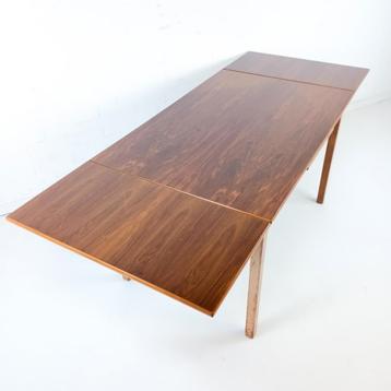 Vintage eettafel uitschuifbaar beschikbaar voor biedingen