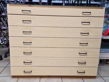 Toonbank winkel met 7 grote sterke schuiven