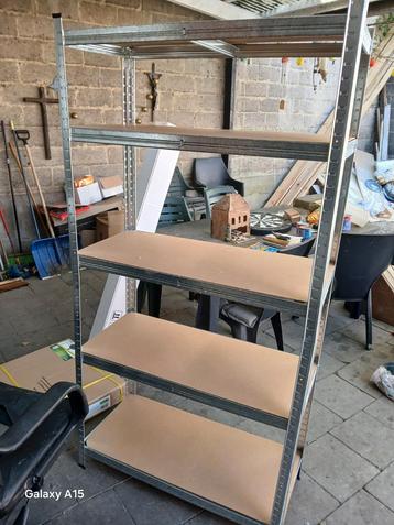 Mooi stapelrek in metal 2 meter hoog en meter half breed beschikbaar voor biedingen