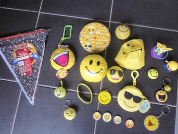 Een lot of Emoji of Smiley's artikelen beschikbaar voor biedingen