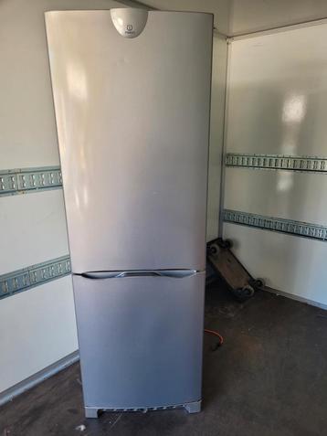 Réfrigérateur combiné Indesit classe A