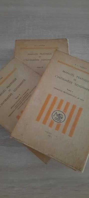 MANUEL PRATIQUE DE L'INFIRMIERE SOIGNANTE 3 Tomes  beschikbaar voor biedingen