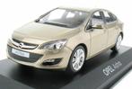 Opel Astra (5 deurs) Goud 2012 Minichamps (NIEUW), Hobby en Vrije tijd, Nieuw, Ophalen of Verzenden, MiniChamps, Auto