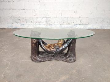 Salontafel met bronzen beeld beschikbaar voor biedingen