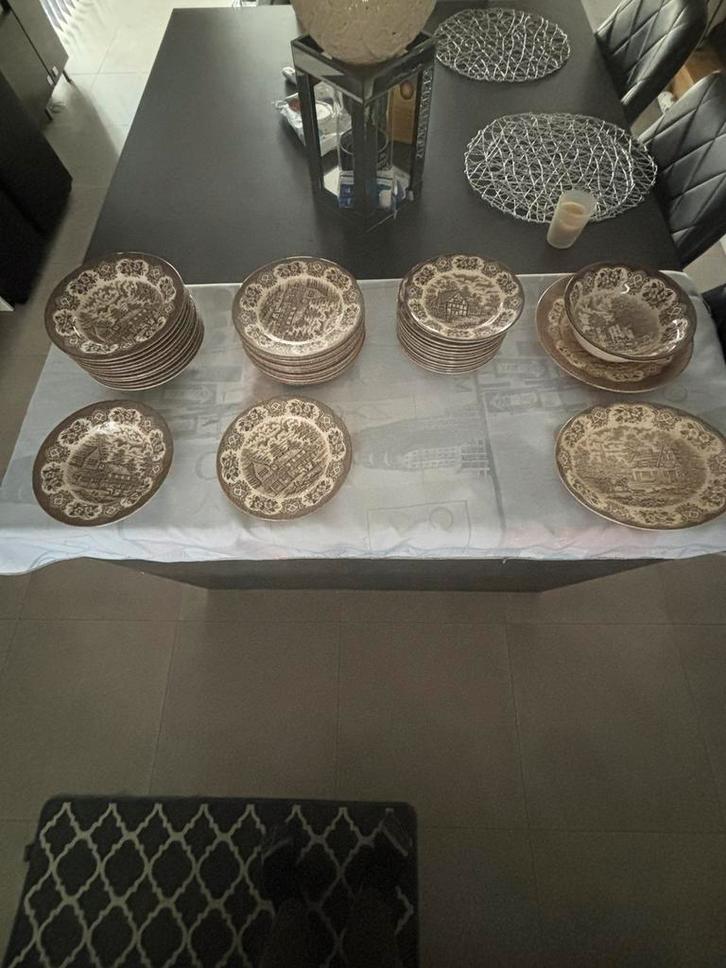 Service de table anglais Ironstone 12 pers vintage, Antiek en Kunst, Antiek | Servies compleet, Ophalen