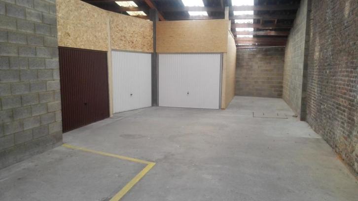 ENTREPOT 200m² (Sous divisé en Garages), Immo, Garages en Parkeerplaatsen, Provincie Henegouwen