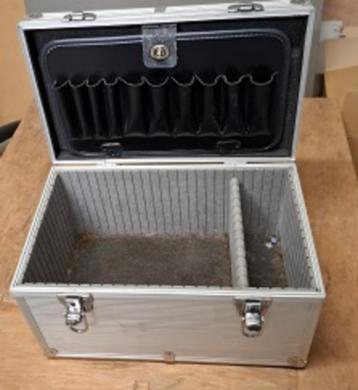 Kapper materialen koffer beschikbaar voor biedingen