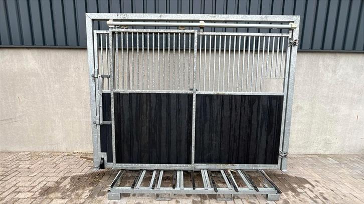 Voorwand met schuifdeur | 3000 x 2300 mm. | B-keuze, Dieren en Toebehoren, Stalling en Weidegang, Opfok, Stalling, Weidegang, Accessoires