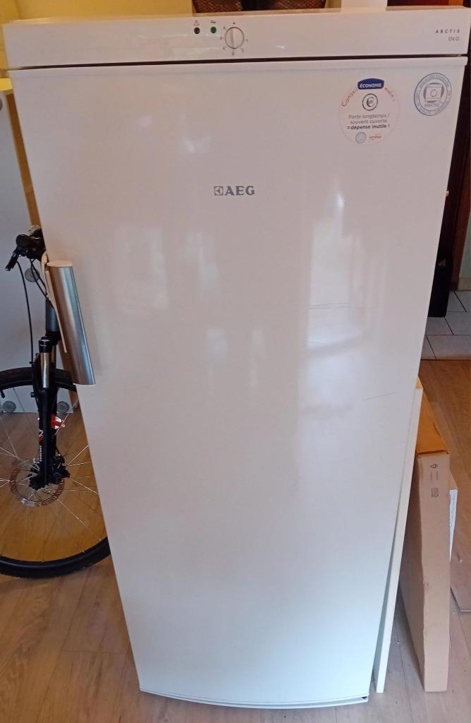 Congélateur armoire vertical, Elektronische apparatuur, Vriezers en Diepvrieskisten, Gebruikt, Tussenbouw, Vrieskast, 140 tot 160 cm