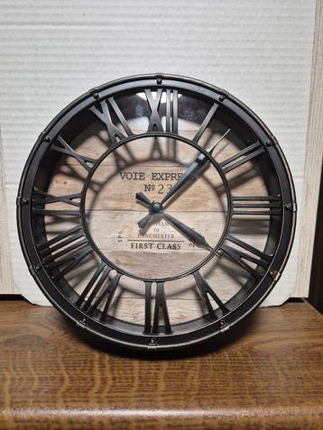 HORLOGE neuve  beschikbaar voor biedingen