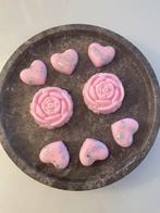Handgemaakte rozen en hartjes sheabutter zeep, Huis en Inrichting, Woonaccessoires | Kandelaars en Kaarsen, Ophalen of Verzenden