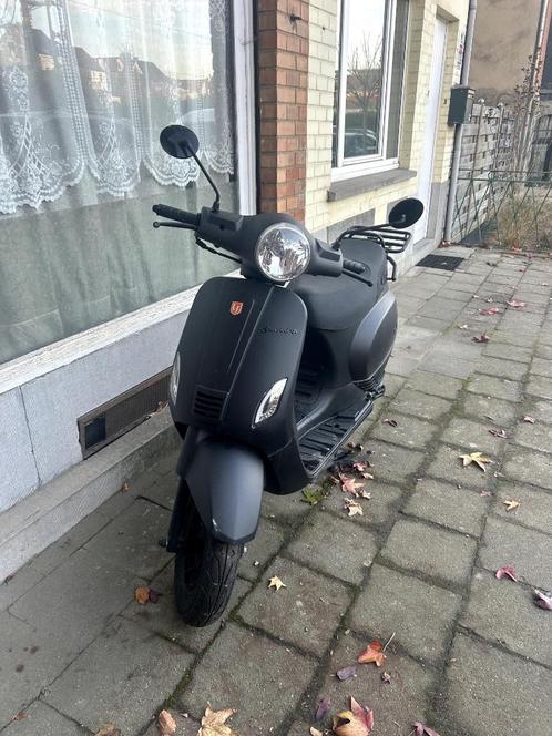 Scooter Lasouris, Fietsen en Brommers, Scooters | Vespa, Zo goed als nieuw, Overige modellen, Klasse A (25 km/u), Benzine, Ophalen of Verzenden