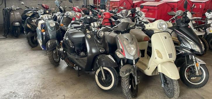 Lot bromfietsen - Kymco - piaggio - peugeot - sym - chinees, Fietsen en Brommers, Scooters | Overige merken, Gebruikt, Klasse B (45 km/u)