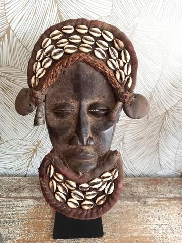 Yacouba DAN masker Ivoorkust/ Liberia met kauri-schelpen 