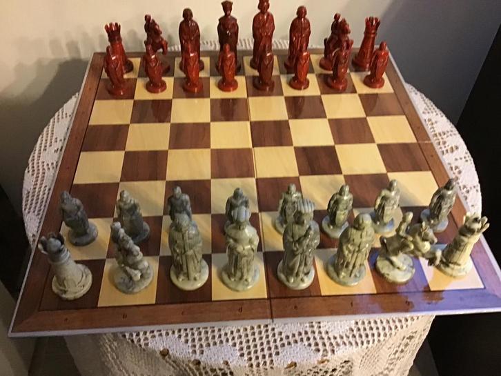 Mooi schaakspel met vouwbord en luxe schaakstukken., Hobby en Vrije tijd, Gezelschapsspellen | Bordspellen, Zo goed als nieuw