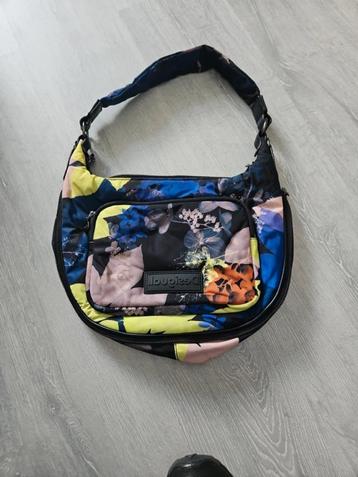 Desigual tas + andere schoudertas  beschikbaar voor biedingen